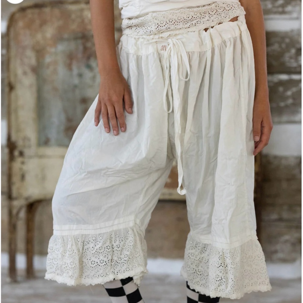 Magnolia Pearl White Cropped Pants